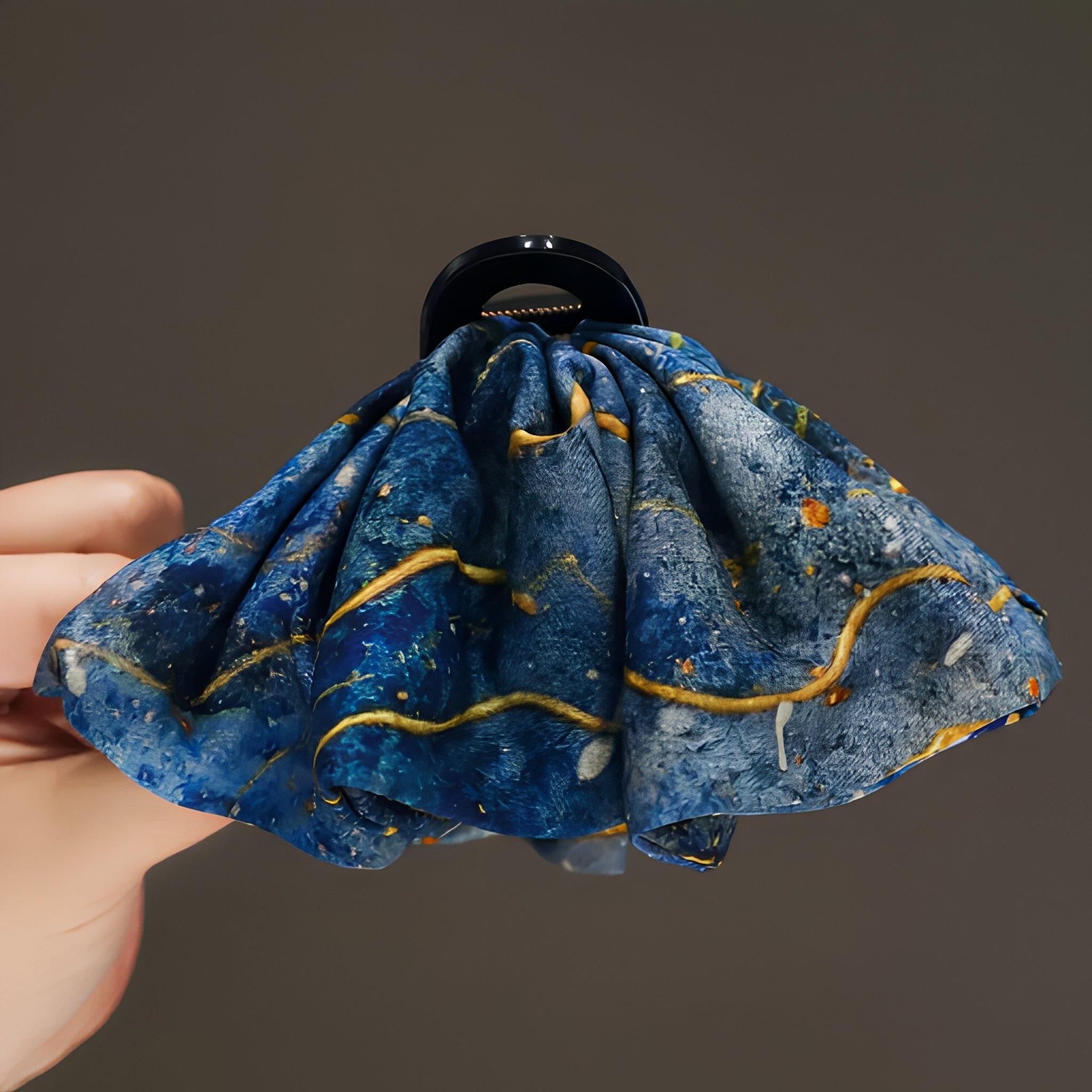"Celestial Petal" 13cm Oversized Starry Galaxy Claw Clip — Gold Vein Edition